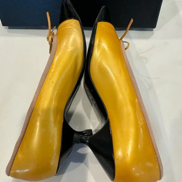 Authentic CHANEL shoes with box - Picture 9 of 10